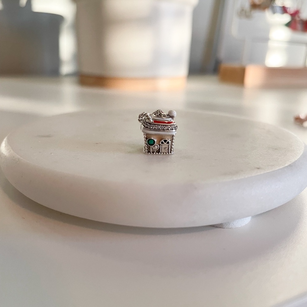 Pandora Fesrtive Gingerbread House Charm